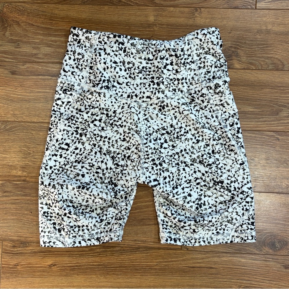 ✨3/$20✨ Old Navy High-Waisted PowerSoft Biker Shorts - Picture 2 of 5